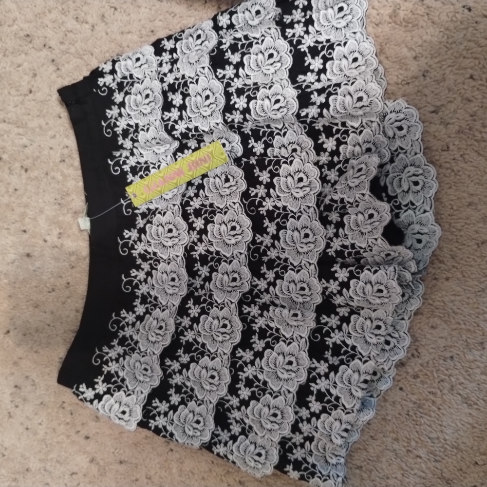 Gianni Bini Black and White Floral Skirt